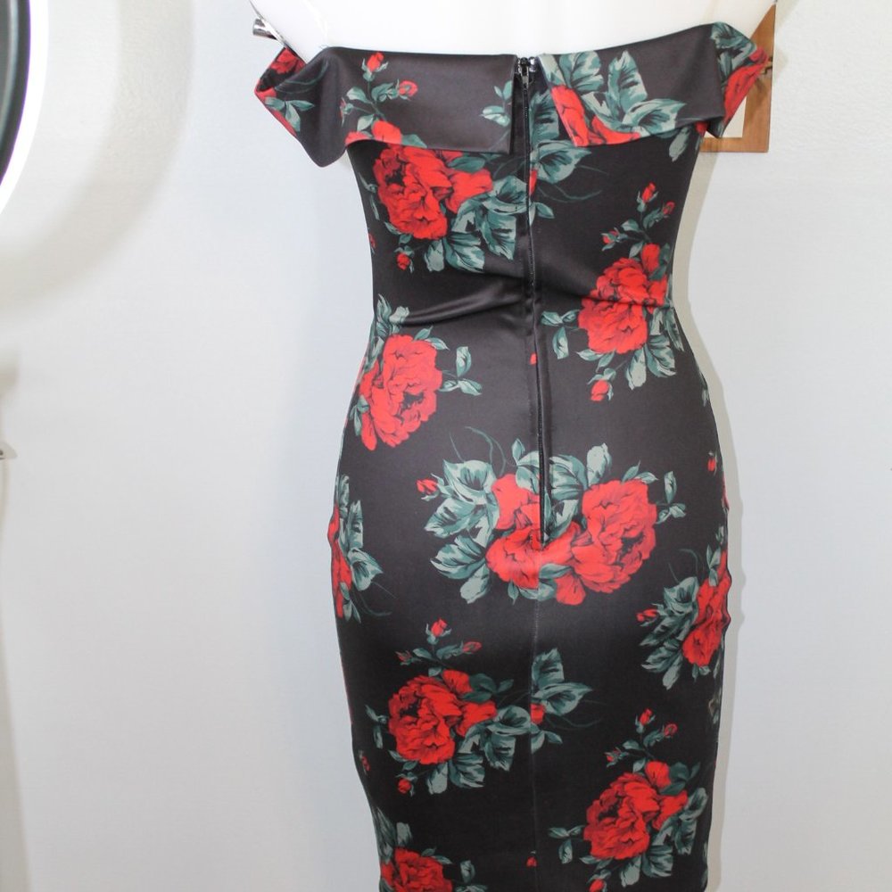 Charlotte Russe Off-The-Shoulder Rose Dress - Picture 5 of 10